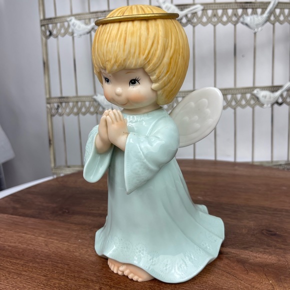 Hallmark porcelain Angel Figurine. - Picture 2 of 11